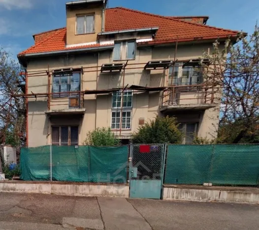 Prodej podílu 1/4 vícegeneračního domu, Praha - Hlubočepy, V násypu, 430 m2