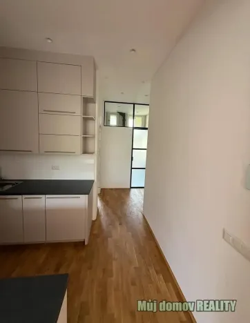Pronájem bytu 2+kk, Praha - Podolí, Vodárenská, 55 m2