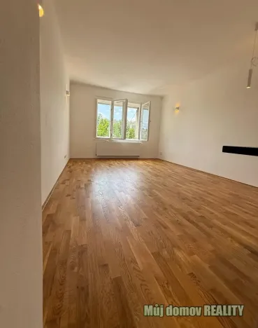 Pronájem bytu 2+kk, Praha - Podolí, Vodárenská, 55 m2
