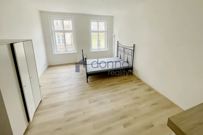 Pronájem bytu 1+1, Praha, Lublaňská, 42 m2