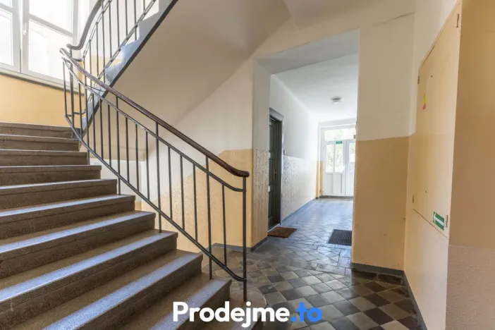Pronájem bytu 1+1, Praha - Smíchov, Bieblova, 42 m2