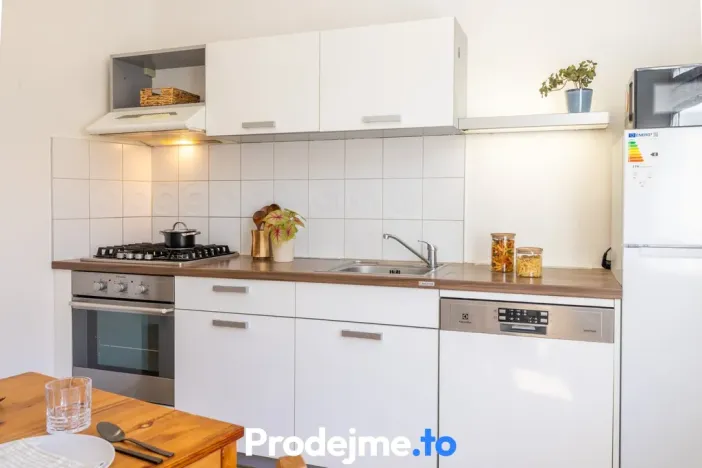 Pronájem bytu 1+1, Praha - Smíchov, Bieblova, 34 m2