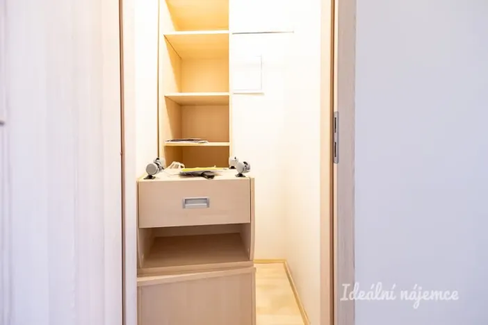 Pronájem bytu 1+kk, Praha, Freyova, 33 m2