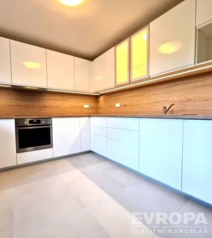 Pronájem vily, Průhonice, Sadová, 350 m2