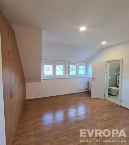 Pronájem vily, Průhonice, Sadová, 350 m2