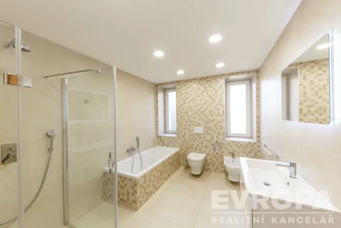 Pronájem vily, Průhonice, Sadová, 350 m2