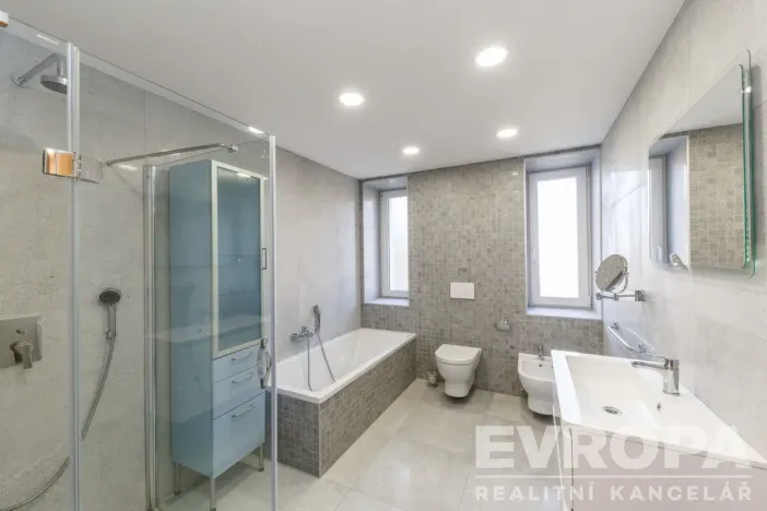 Pronájem vily, Průhonice, Sadová, 350 m2