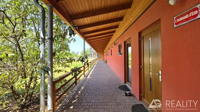 Prodej komerčního pozemku, Úžice, 68855 m2