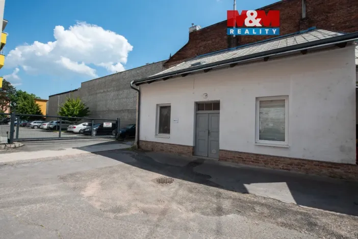 Pronájem obchodního prostoru, Pardubice - Zelené Předměstí, 17. listopadu, 82 m2