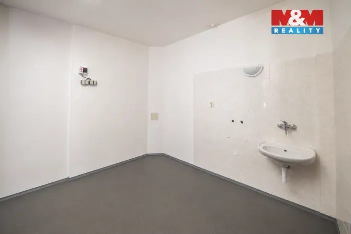 Pronájem obchodního prostoru, Pardubice - Zelené Předměstí, 17. listopadu, 82 m2