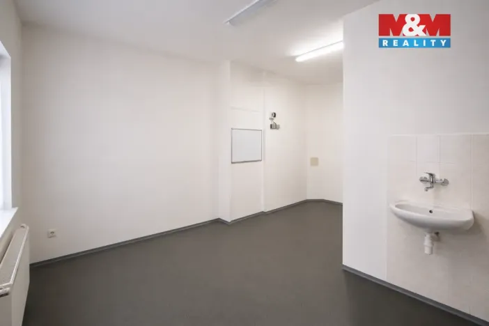 Pronájem obchodního prostoru, Pardubice - Zelené Předměstí, 17. listopadu, 82 m2