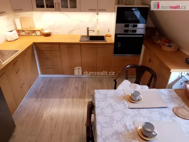 Prodej bytu 3+1, Karlovy Vary - Rybáře, Severní, 87 m2