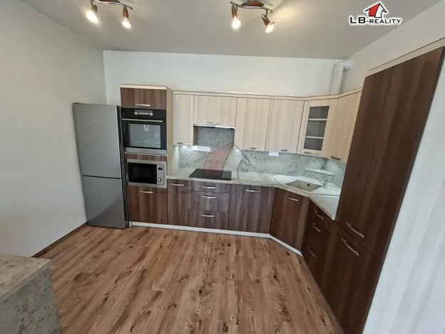 Pronájem bytu 2+kk, Velký Osek, U hřiště, 66 m2