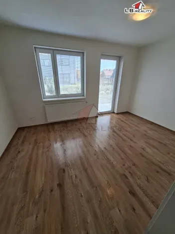 Pronájem bytu 2+kk, Velký Osek, U hřiště, 66 m2