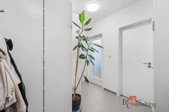 Pronájem bytu 2+kk, Praha - Třebonice, Thomasova, 48 m2