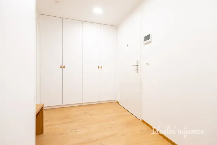Pronájem bytu 1+kk, Praha - Chodov, Nebřenická, 33 m2