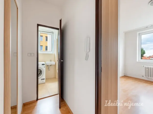 Pronájem bytu 1+1, Praha - Liboc, Ke Džbánu, 32 m2