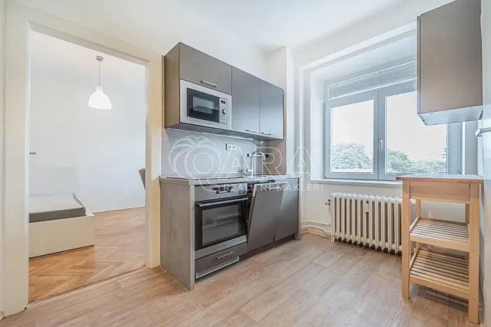 Pronájem bytu 1+1, Praha - Vršovice, Karpatská, 38 m2