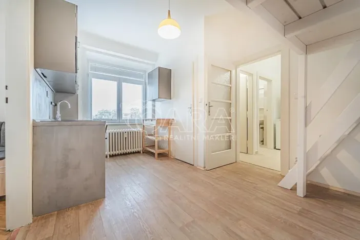 Pronájem bytu 1+1, Praha - Vršovice, Karpatská, 38 m2