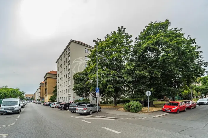 Pronájem bytu 1+1, Praha - Vršovice, Karpatská, 38 m2