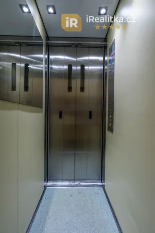 Prodej bytu 4+1, Mariánské Lázně - Úšovice, Hroznatova, 81 m2