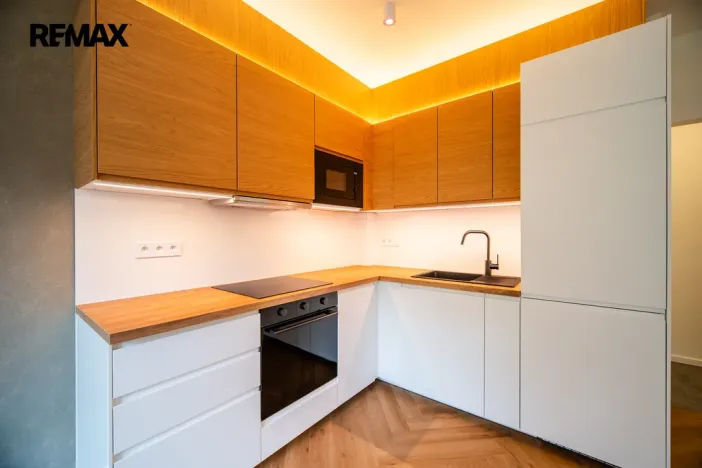 Pronájem bytu 2+kk, Praha - Braník, Branická, 39 m2