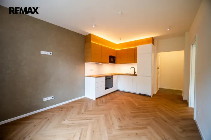 Pronájem bytu 2+kk, Praha - Braník, Branická, 39 m2