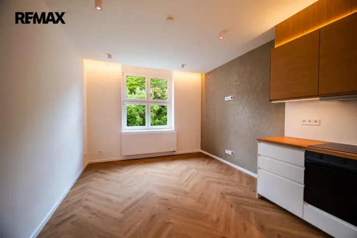 Pronájem bytu 2+kk, Praha - Braník, Branická, 39 m2