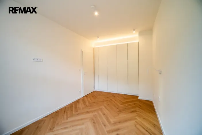 Pronájem bytu 2+kk, Praha - Braník, Branická, 39 m2