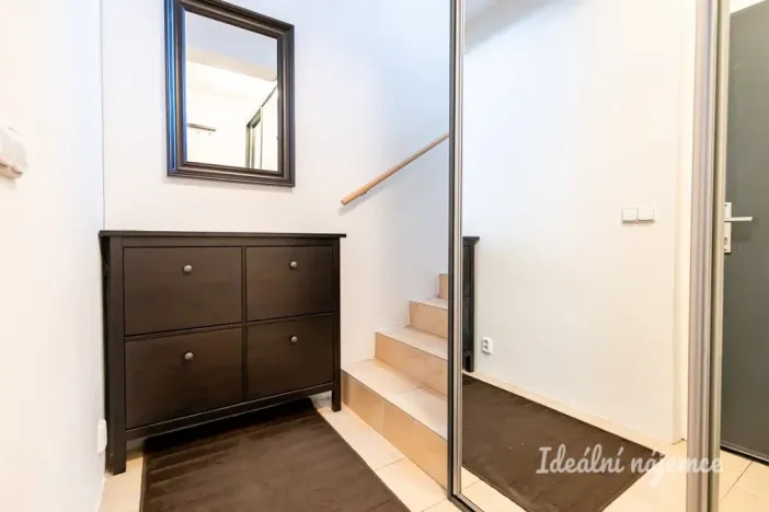 Pronájem bytu 2+kk, Praha - Vysočany, Skloněná, 58 m2