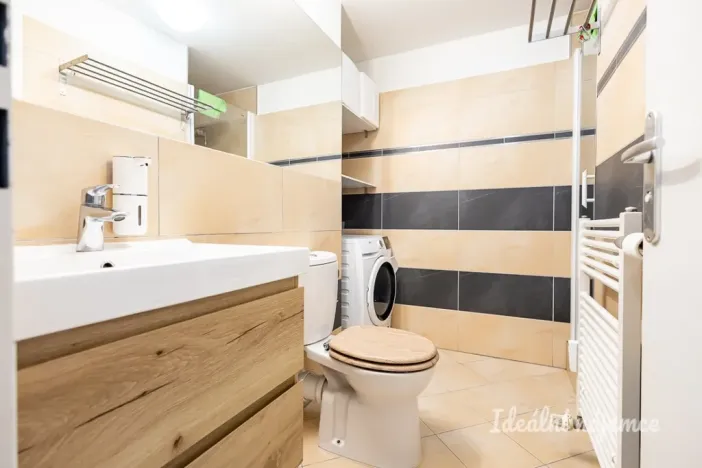 Pronájem bytu 2+kk, Praha - Vysočany, Skloněná, 58 m2