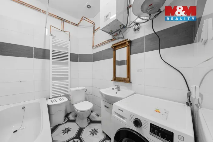 Prodej obchodního prostoru, Benešov nad Ploučnicí, náměstí Míru, 900 m2