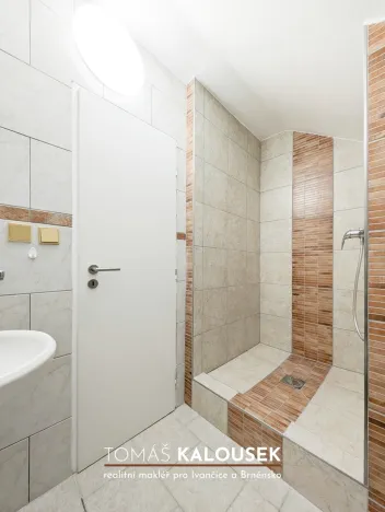 Pronájem kanceláře, Ivančice, Chřestová, 41 m2