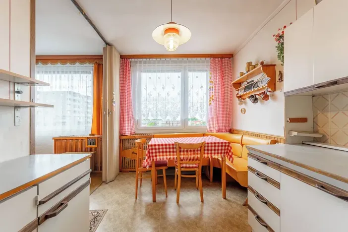 Prodej bytu 3+1, Praha - Prosek, Prosecká, 69 m2