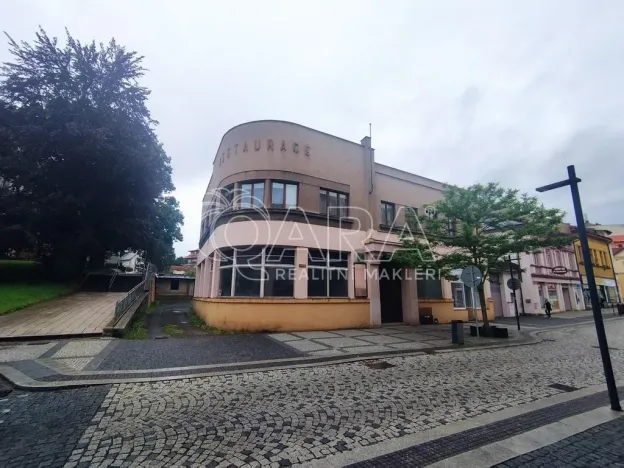 Prodej komerční nemovitosti, Nová Paka, Komenského, 675 m2
