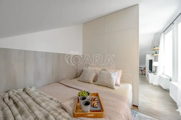 Pronájem bytu 1+kk, Praha - Hlubočepy, Pod Žvahovem, 47 m2