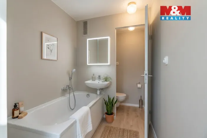 Prodej bytu 2+1, Desná - Desná II, Poštovní, 66 m2