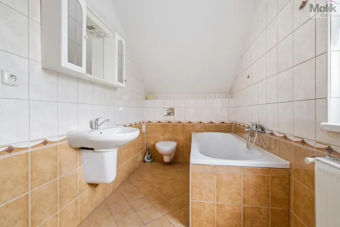 Prodej rodinného domu, Dubí - Drahůnky, B. Němcové, 210 m2