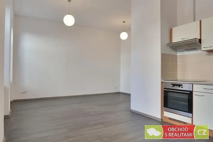 Pronájem bytu 1+kk, Praha - Karlín, Sokolovská, 37 m2