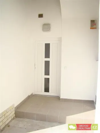 Pronájem bytu 1+kk, Praha - Karlín, Sokolovská, 37 m2