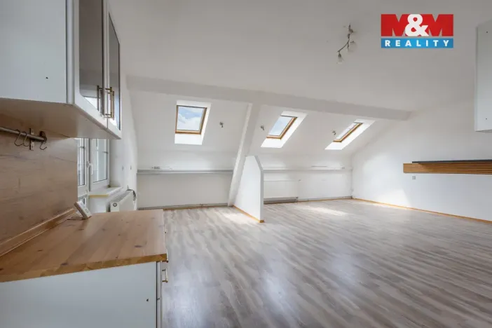 Pronájem bytu 3+kk, Nový Bor, Tržní náměstí, 92 m2