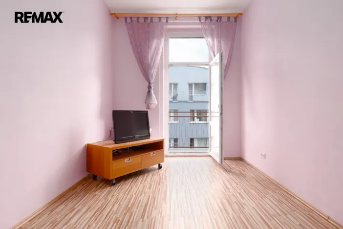 Prodej bytu 1+1, Karlovy Vary - Drahovice, Vítězná, 40 m2