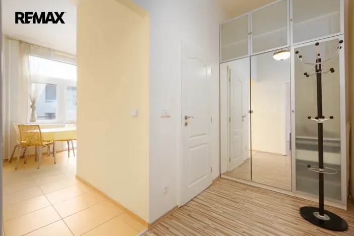 Prodej bytu 1+1, Karlovy Vary - Drahovice, Vítězná, 40 m2