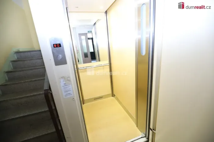 Pronájem bytu 1+1, Mariánské Lázně - Úšovice, Hroznatova, 38 m2