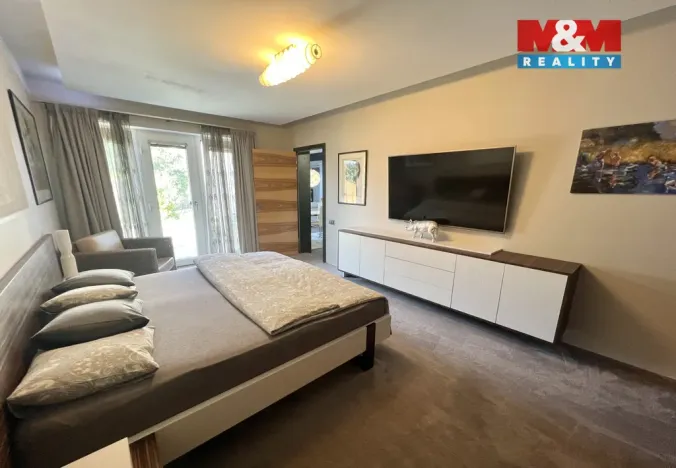 Prodej rodinného domu, Knovíz, 214 m2