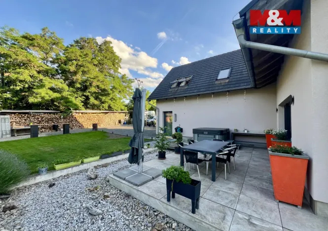 Prodej rodinného domu, Knovíz, 214 m2