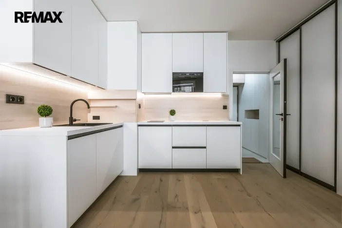 Pronájem bytu 1+kk, Praha - Vršovice, Krymská, 26 m2