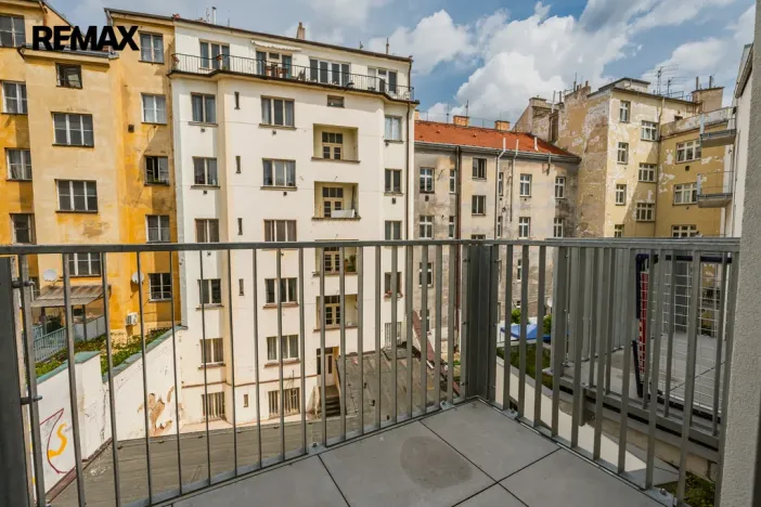Pronájem bytu 1+kk, Praha - Vršovice, Krymská, 26 m2