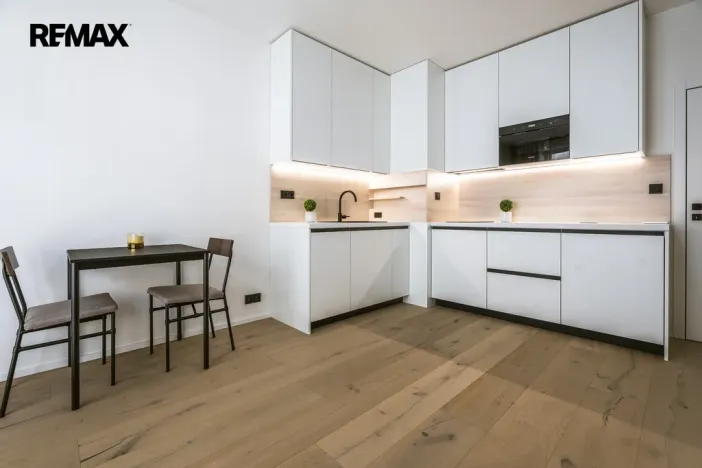 Pronájem bytu 1+kk, Praha - Vršovice, Krymská, 26 m2