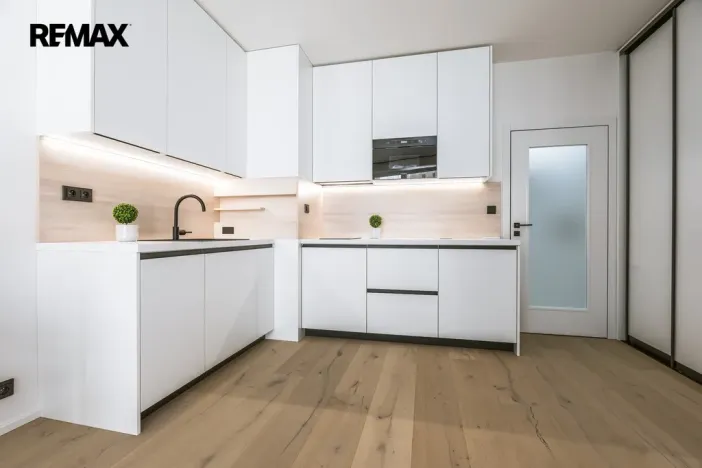 Pronájem bytu 1+kk, Praha - Vršovice, Krymská, 26 m2